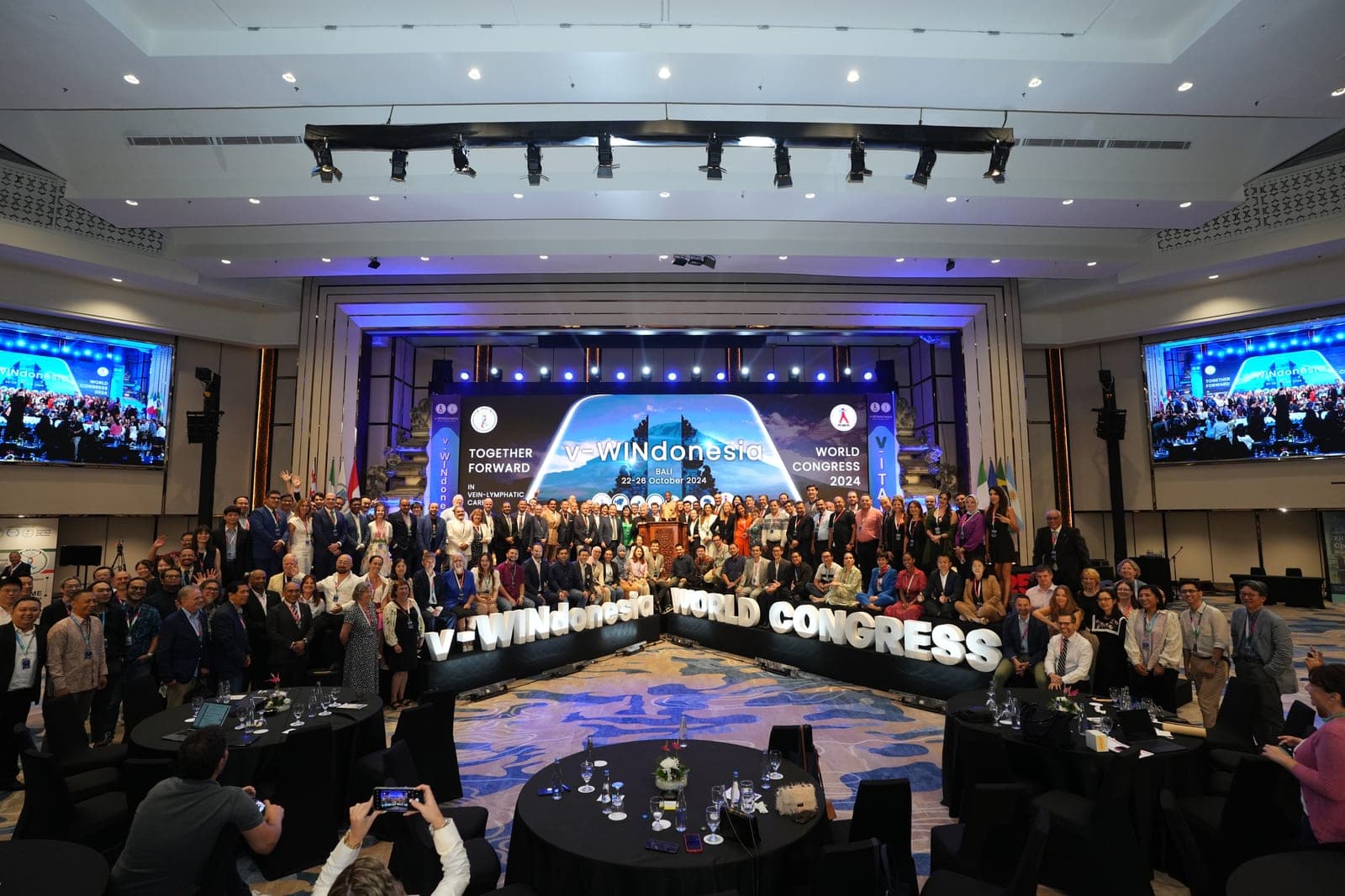 v-WIN World Congress plenary hall