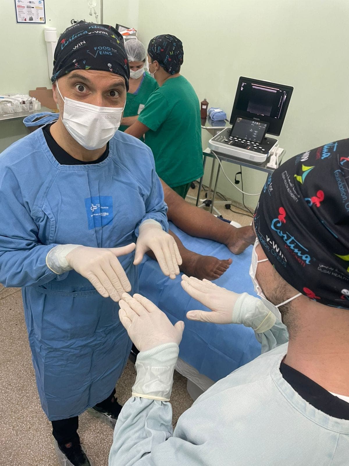 v-WIN faculty operating during a live case session